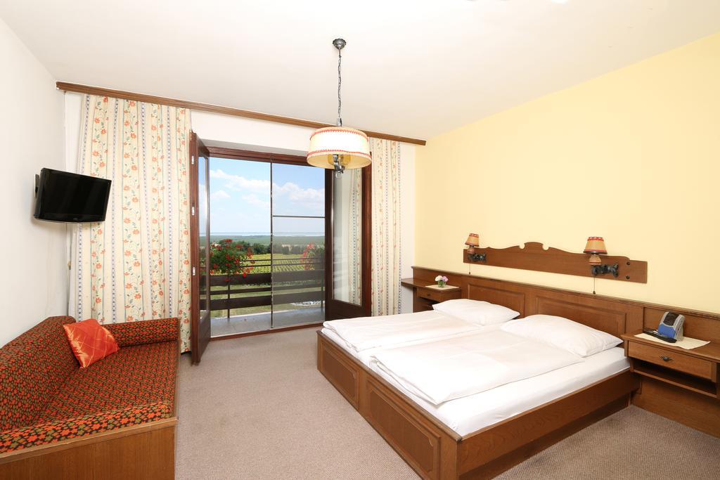 Gasthof-Pension Wein Breitenbrunn am Neusiedler See Chambre photo