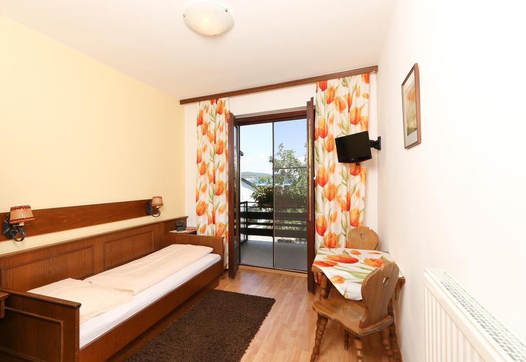 Gasthof-Pension Wein Breitenbrunn am Neusiedler See Chambre photo
